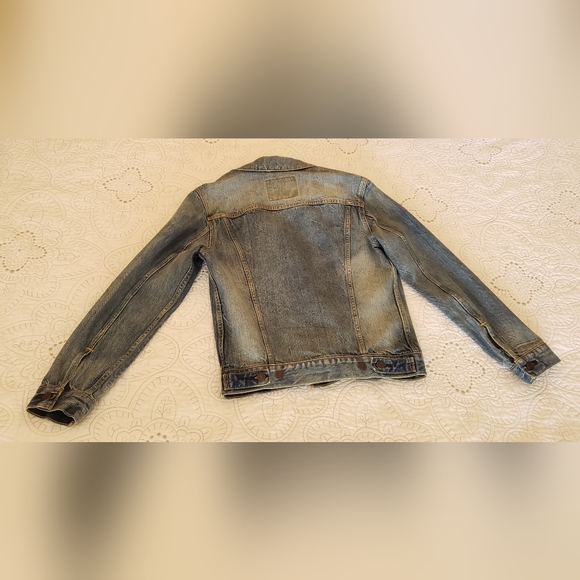 Levi's Denim / Jean Jacket - Picture 2 of 9